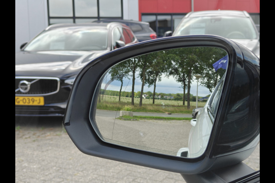 Volvo EX40 252PK Extended Range Plus Black Ed. 82 kWh | BLIS | ACC | PDC V+A | Pano | Verwarm. Stoelen/Stuur | Warmtepomp |