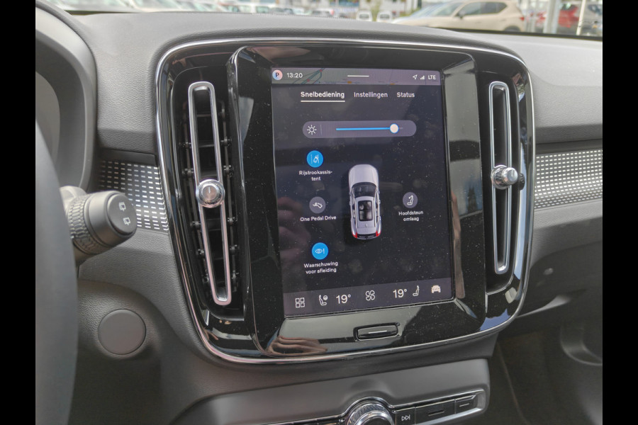 Volvo EX40 252PK Extended Range Plus Black Ed. 82 kWh | BLIS | ACC | PDC V+A | Pano | Verwarm. Stoelen/Stuur | Warmtepomp |