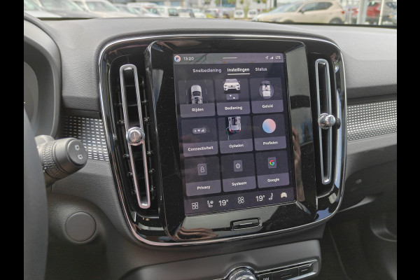 Volvo EX40 252PK Extended Range Plus Black Ed. 82 kWh | BLIS | ACC | PDC V+A | Pano | Verwarm. Stoelen/Stuur | Warmtepomp |