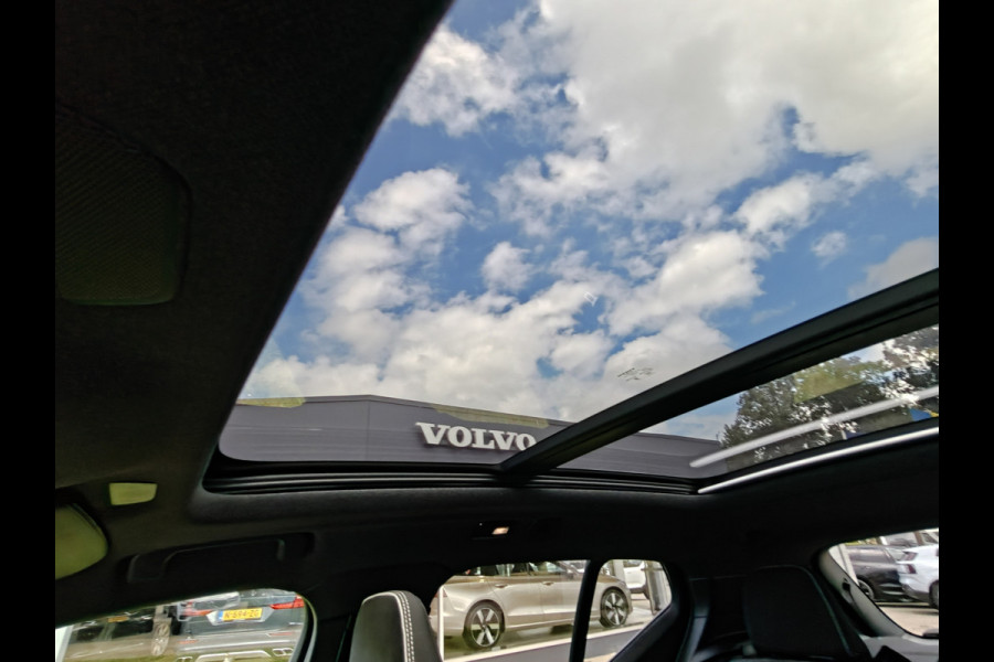 Volvo EX40 252PK Extended Range Plus Black Ed. 82 kWh | BLIS | ACC | PDC V+A | Pano | Verwarm. Stoelen/Stuur | Warmtepomp |