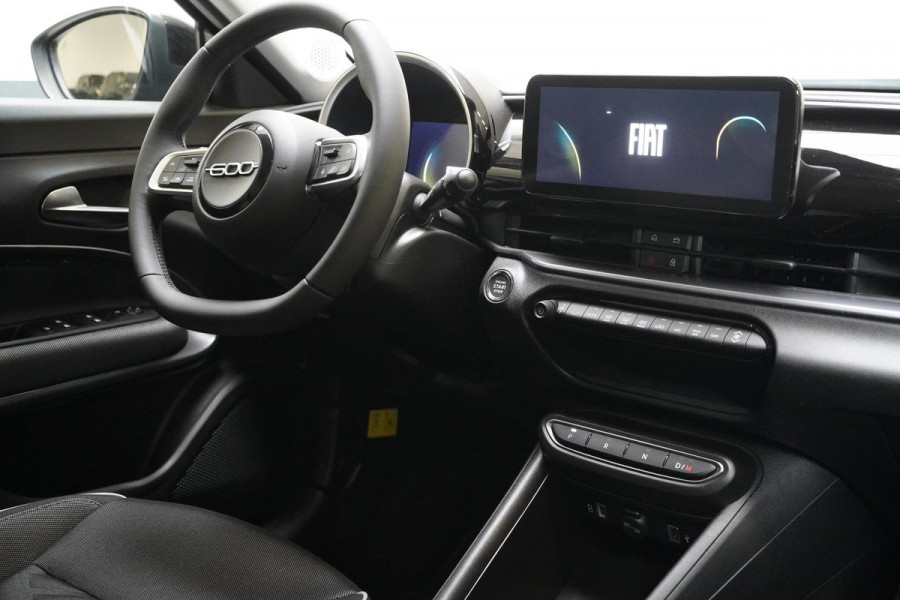 Fiat 600 1.2 Hybrid Urban | Achteruitrijcamera | Carplay | Climate control | Cruise control | Parkeersensoren