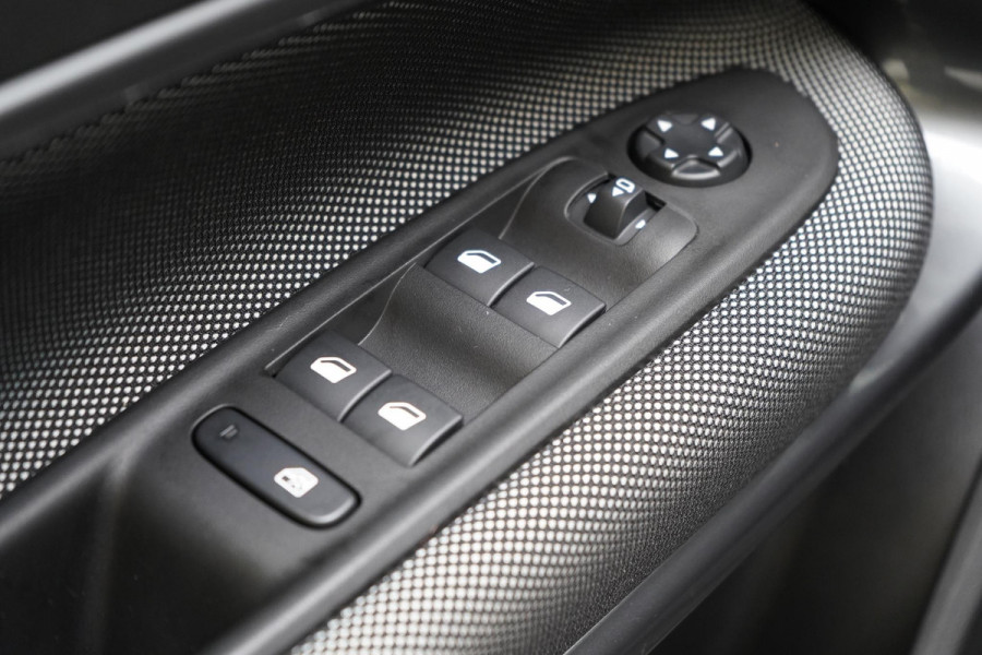 Fiat 600 1.2 Hybrid Urban | Achteruitrijcamera | Carplay | Climate control | Cruise control | Parkeersensoren