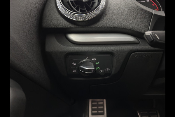Audi A3 Sportback 1.5 TFSI CoD Sport S-Line Edition Black-Optic Package Aut. *LEATHER-FABRIC | FULL-LED | SPORTSEATS | NAVI-FULLMAP | PRIVACY-GLASS | ECC | PDC | CRUISE | 18''ALU*