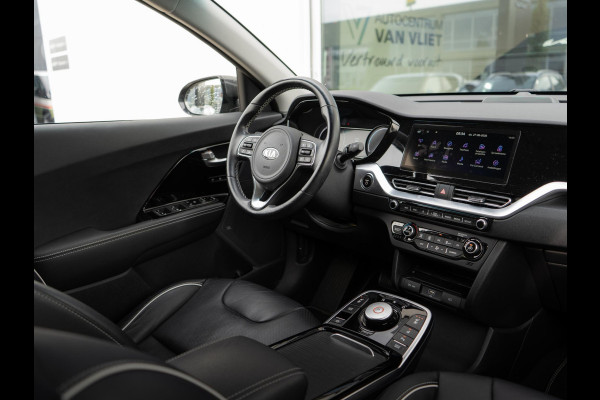 Kia e-Niro ExecutiveLine 64 kWh | Stoel en stuurverwarming | Stoelventilatie | Schuif/-kanteldak | JBL | Achteruitrijcamera | Navi | PDC voor & achter