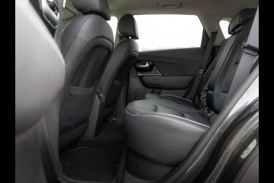 Kia e-Niro ExecutiveLine 64 kWh | Stoel en stuurverwarming | Stoelventilatie | Schuif/-kanteldak | JBL | Achteruitrijcamera | Navi | PDC voor & achter