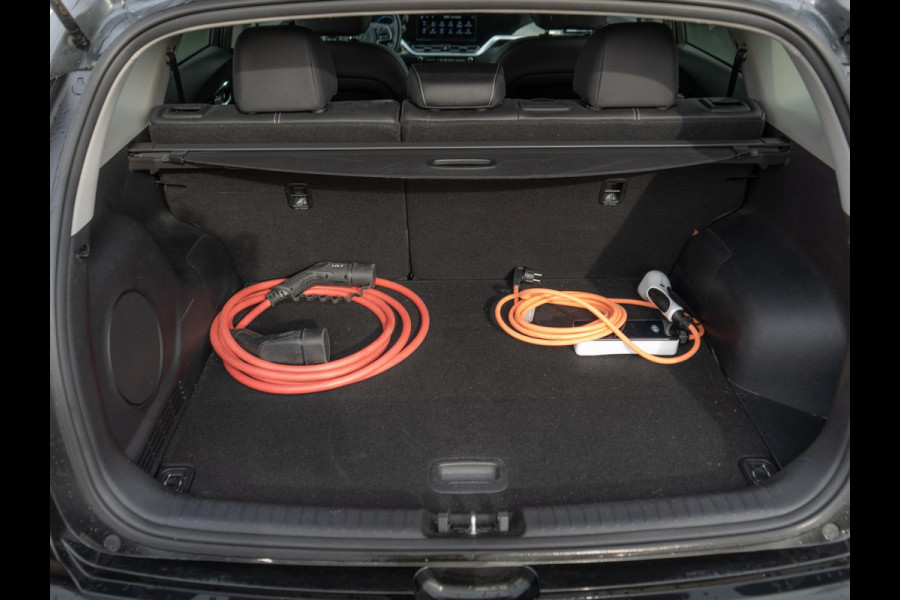 Kia e-Niro ExecutiveLine 64 kWh | Stoel en stuurverwarming | Stoelventilatie | Schuif/-kanteldak | JBL | Achteruitrijcamera | Navi | PDC voor & achter