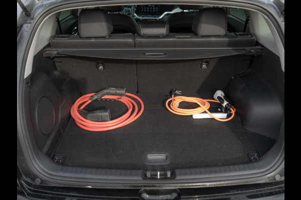 Kia e-Niro ExecutiveLine 64 kWh | Stoel en stuurverwarming | Stoelventilatie | Schuif/-kanteldak | JBL | Achteruitrijcamera | Navi | PDC voor & achter
