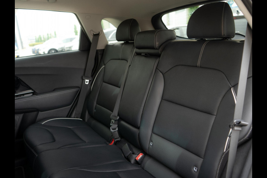 Kia e-Niro ExecutiveLine 64 kWh | Stoel en stuurverwarming | Stoelventilatie | Schuif/-kanteldak | JBL | Achteruitrijcamera | Navi | PDC voor & achter