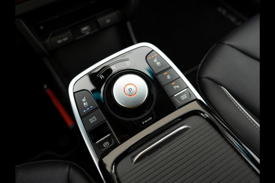 Kia e-Niro ExecutiveLine 64 kWh | Stoel en stuurverwarming | Stoelventilatie | Schuif/-kanteldak | JBL | Achteruitrijcamera | Navi | PDC voor & achter