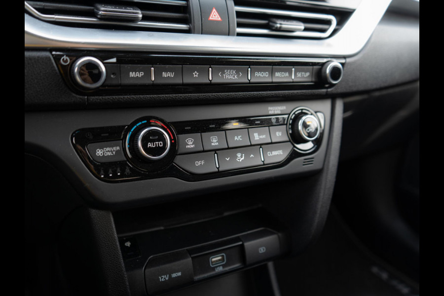 Kia e-Niro ExecutiveLine 64 kWh | Stoel en stuurverwarming | Stoelventilatie | Schuif/-kanteldak | JBL | Achteruitrijcamera | Navi | PDC voor & achter
