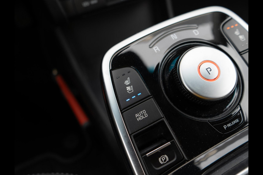 Kia e-Niro ExecutiveLine 64 kWh | Stoel en stuurverwarming | Stoelventilatie | Schuif/-kanteldak | JBL | Achteruitrijcamera | Navi | PDC voor & achter