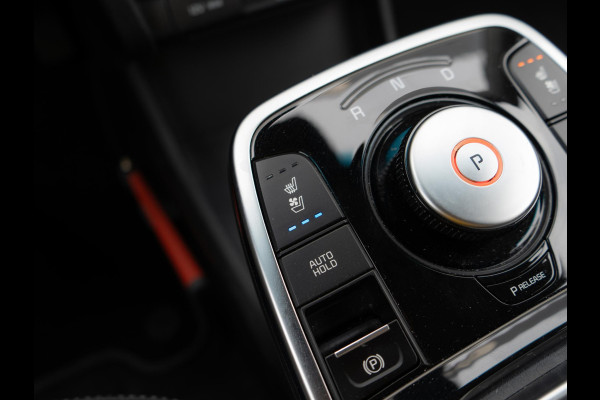 Kia e-Niro ExecutiveLine 64 kWh | Stoel en stuurverwarming | Stoelventilatie | Schuif/-kanteldak | JBL | Achteruitrijcamera | Navi | PDC voor & achter