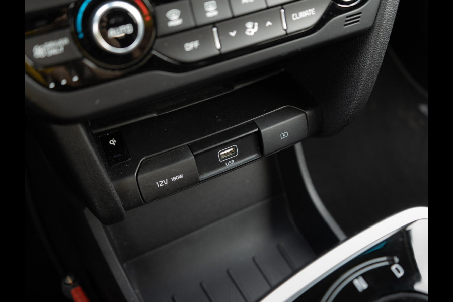Kia e-Niro ExecutiveLine 64 kWh | Stoel en stuurverwarming | Stoelventilatie | Schuif/-kanteldak | JBL | Achteruitrijcamera | Navi | PDC voor & achter