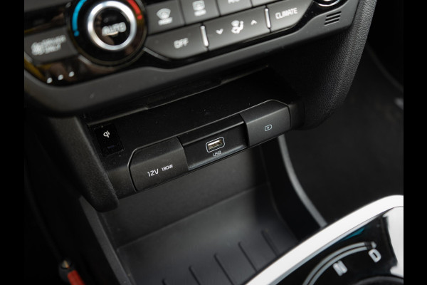 Kia e-Niro ExecutiveLine 64 kWh | Stoel en stuurverwarming | Stoelventilatie | Schuif/-kanteldak | JBL | Achteruitrijcamera | Navi | PDC voor & achter