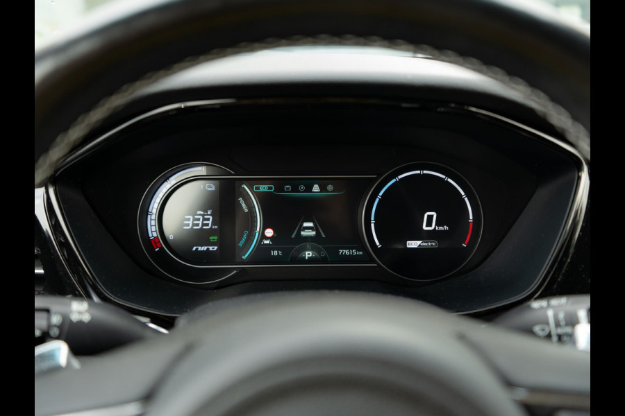 Kia e-Niro ExecutiveLine 64 kWh | Stoel en stuurverwarming | Stoelventilatie | Schuif/-kanteldak | JBL | Achteruitrijcamera | Navi | PDC voor & achter