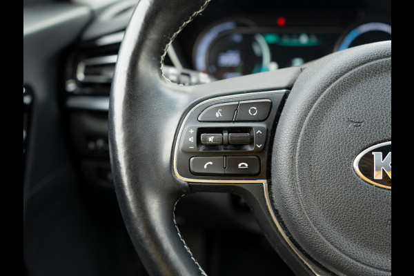 Kia e-Niro ExecutiveLine 64 kWh | Stoel en stuurverwarming | Stoelventilatie | Schuif/-kanteldak | JBL | Achteruitrijcamera | Navi | PDC voor & achter