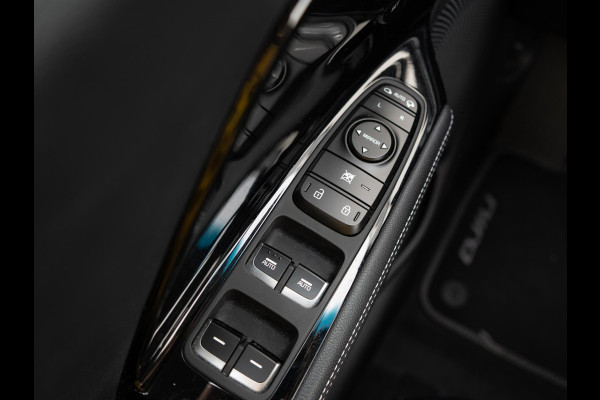 Kia e-Niro ExecutiveLine 64 kWh | Stoel en stuurverwarming | Stoelventilatie | Schuif/-kanteldak | JBL | Achteruitrijcamera | Navi | PDC voor & achter