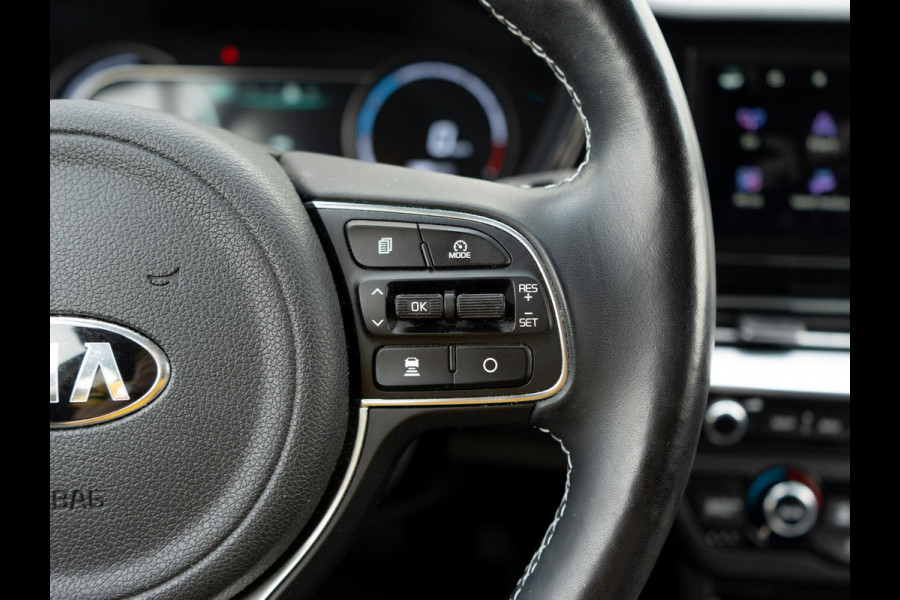 Kia e-Niro ExecutiveLine 64 kWh | Stoel en stuurverwarming | Stoelventilatie | Schuif/-kanteldak | JBL | Achteruitrijcamera | Navi | PDC voor & achter