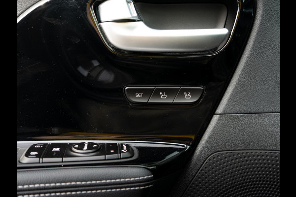 Kia e-Niro ExecutiveLine 64 kWh | Stoel en stuurverwarming | Stoelventilatie | Schuif/-kanteldak | JBL | Achteruitrijcamera | Navi | PDC voor & achter