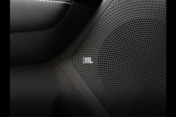 Kia e-Niro ExecutiveLine 64 kWh | Stoel en stuurverwarming | Stoelventilatie | Schuif/-kanteldak | JBL | Achteruitrijcamera | Navi | PDC voor & achter
