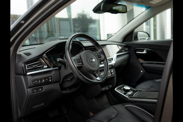 Kia e-Niro ExecutiveLine 64 kWh | Stoel en stuurverwarming | Stoelventilatie | Schuif/-kanteldak | JBL | Achteruitrijcamera | Navi | PDC voor & achter