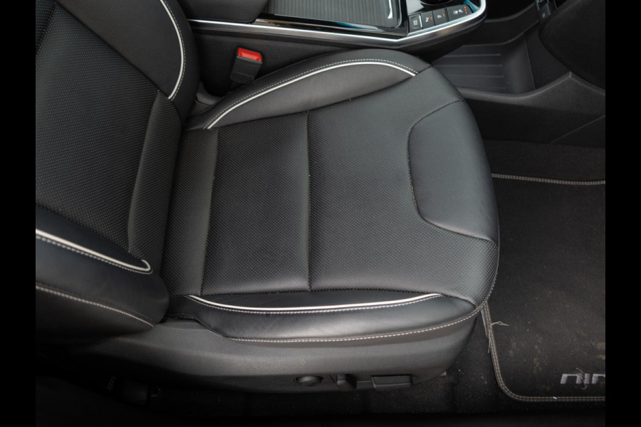 Kia e-Niro ExecutiveLine 64 kWh | Stoel en stuurverwarming | Stoelventilatie | Schuif/-kanteldak | JBL | Achteruitrijcamera | Navi | PDC voor & achter