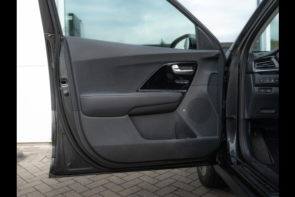 Kia e-Niro ExecutiveLine 64 kWh | Stoel en stuurverwarming | Stoelventilatie | Schuif/-kanteldak | JBL | Achteruitrijcamera | Navi | PDC voor & achter