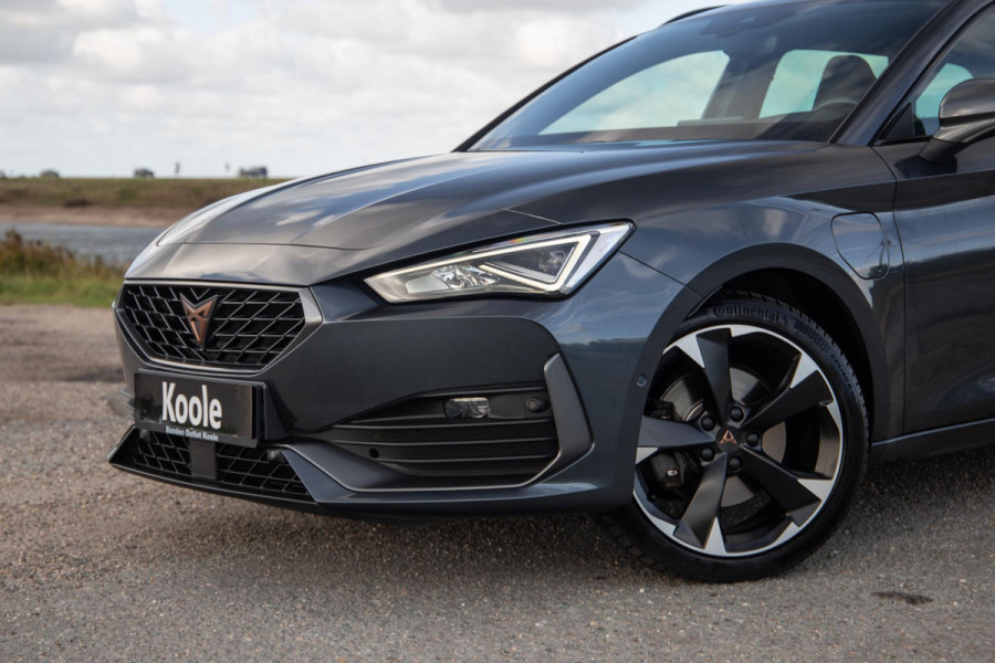 CUPRA Leon 1.4i Plug-In Hybrid SPORTSTOURER / CARPLAY / CAMERA / KUIP STOELEN / PERFECT ONDERHOUDEN