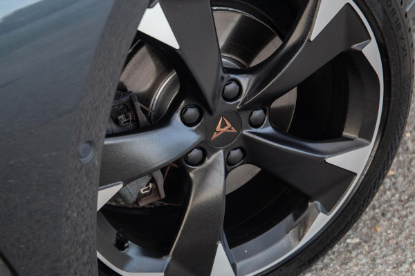 CUPRA Leon 1.4i Plug-In Hybrid SPORTSTOURER / CARPLAY / CAMERA / KUIP STOELEN / PERFECT ONDERHOUDEN