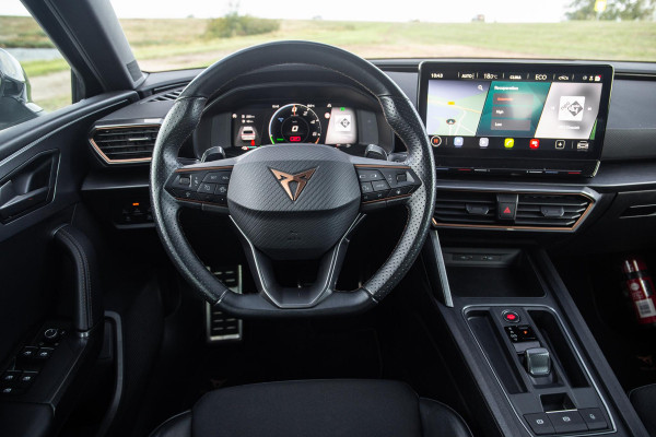 CUPRA Leon 1.4i Plug-In Hybrid SPORTSTOURER / CARPLAY / CAMERA / KUIP STOELEN / PERFECT ONDERHOUDEN