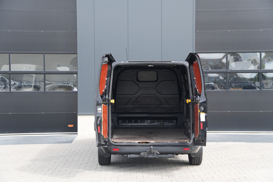 Ford Transit Custom 320 2.0 TDCI L1H1 Trend 170pk - 2x Schuif - Cruise - Camera - Stoelverwarming - Trekhaak - Carplay/Android - Rijklaar