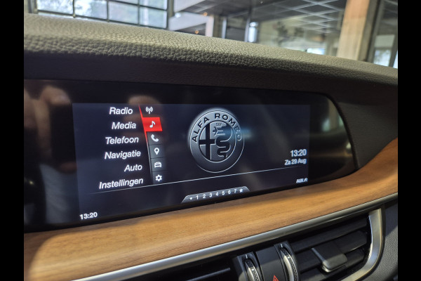 Alfa Romeo Stelvio 2.0 T AWD Veloce Pano | Harman-Kardon | Camera | Leder | Verw. stoelen-stuur | Trekhaak