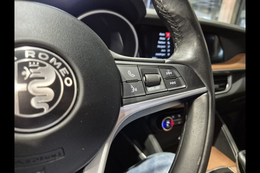 Alfa Romeo Stelvio 2.0 T AWD Veloce Pano | Harman-Kardon | Camera | Leder | Verw. stoelen-stuur | Trekhaak