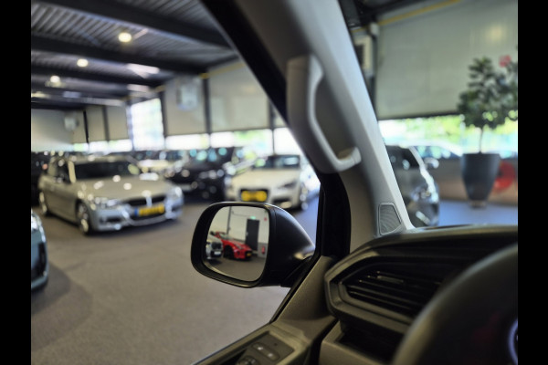 Volkswagen Transporter 2.0 TDI L2H1 3-Zits Navigatie | Sidebars | Cruise