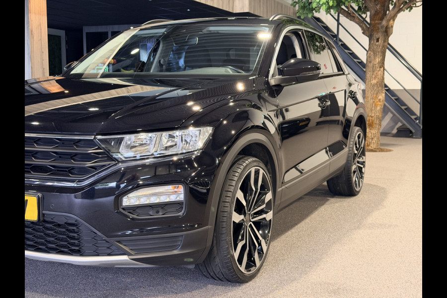 Volkswagen T-Roc 1.5 TSI Sport Stoelverwarming | Lane assist | Trekhaak | Navigatie