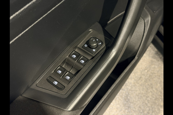 Volkswagen T-Roc 1.5 TSI Sport Stoelverwarming | Lane assist | Trekhaak | Navigatie