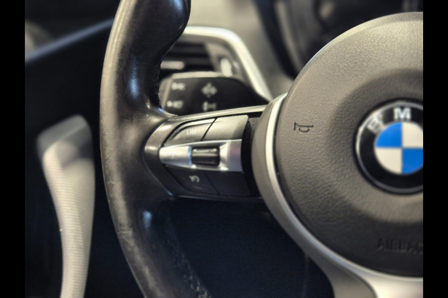 BMW 1-serie M-Sport Shadow Edition Camera | Leder | Stoelverwarming | Zwarte hemel | CarPlay | Cruise