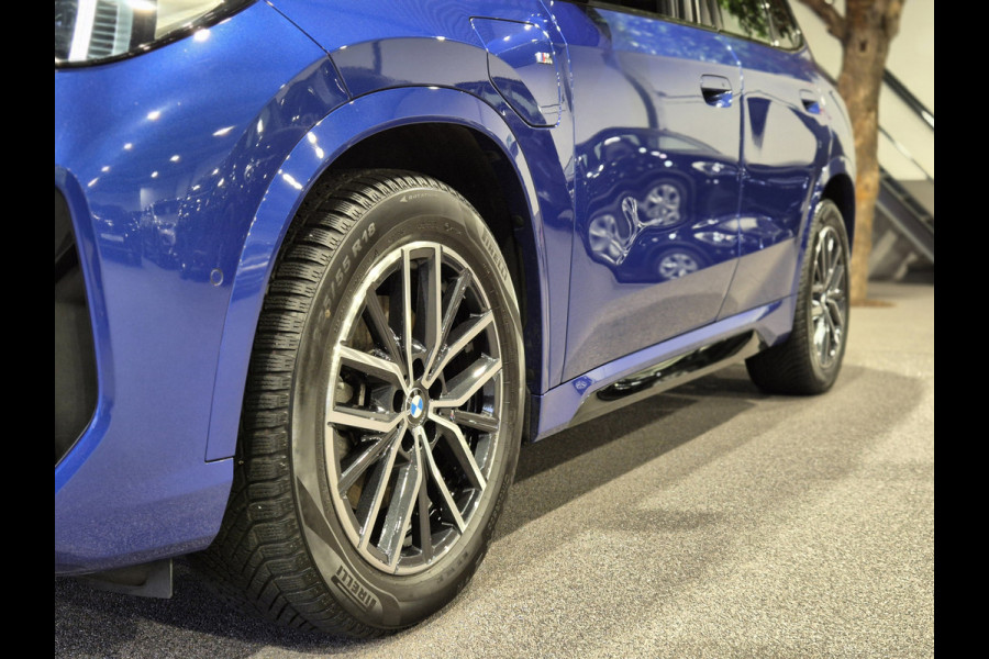 BMW X1 xDrive25e High Executive M-Sport | Panorama | HUD | 360 Camera | Stoelverwarming | Carplay/Android