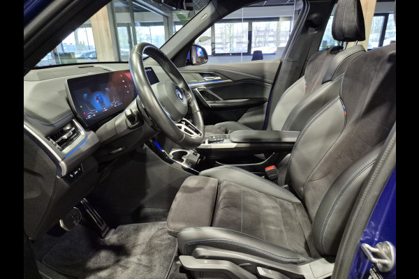 BMW X1 xDrive25e High Executive M-Sport | Panorama | HUD | 360 Camera | Stoelverwarming | Carplay/Android
