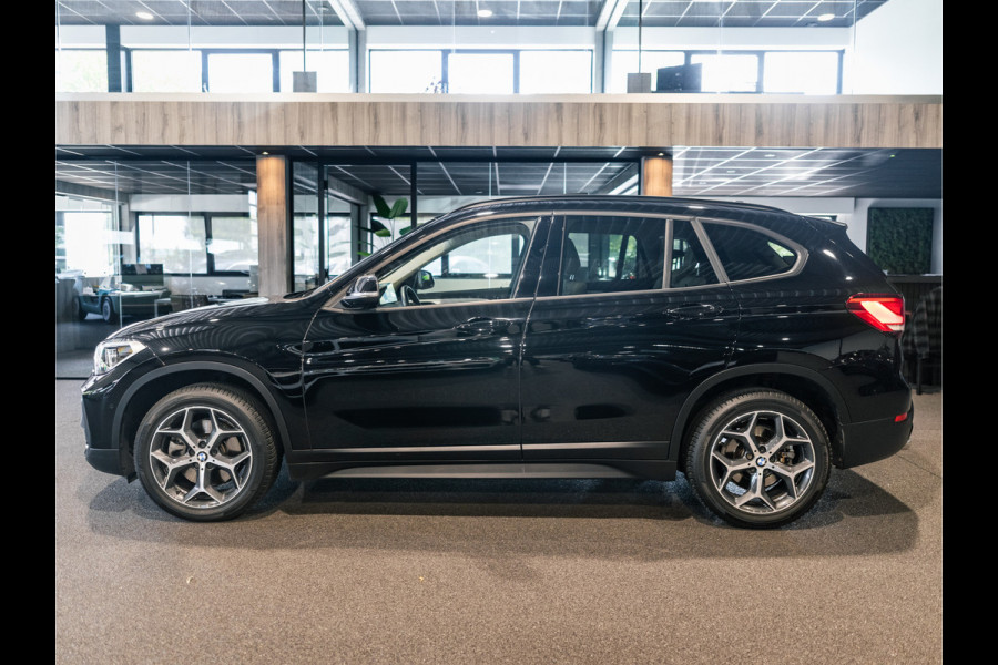 BMW X1 sDrive20i 190pk Executive X-Line | Facelift | Panorama | Camera | HUD | Leder beige | Camera | NAP