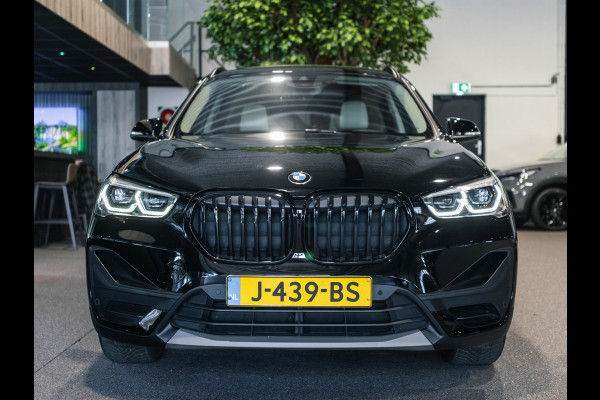 BMW X1 sDrive20i 190pk Executive X-Line | Facelift | Panorama | Camera | HUD | Leder beige | Camera | NAP