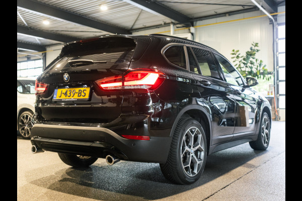 BMW X1 sDrive20i 190pk Executive X-Line | Facelift | Panorama | Camera | HUD | Leder beige | Camera | NAP