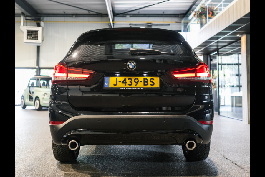 BMW X1 sDrive20i 190pk Executive X-Line | Facelift | Panorama | Camera | HUD | Leder beige | Camera | NAP