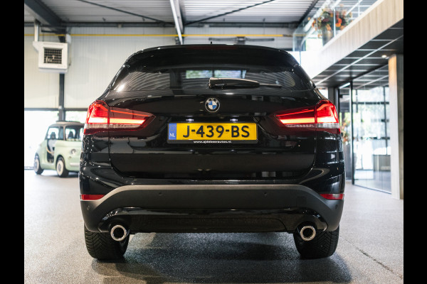 BMW X1 sDrive20i 190pk Executive X-Line | Facelift | Panorama | Camera | HUD | Leder beige | Camera | NAP