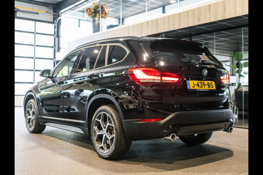 BMW X1 sDrive20i 190pk Executive X-Line | Facelift | Panorama | Camera | HUD | Leder beige | Camera | NAP