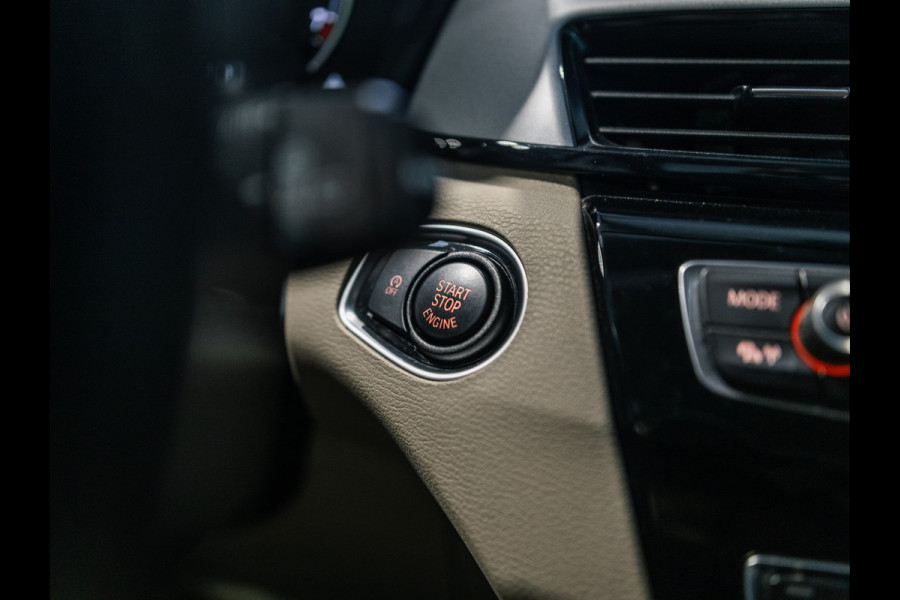 BMW X1 sDrive20i 190pk Executive X-Line | Facelift | Panorama | Camera | HUD | Leder beige | Camera | NAP