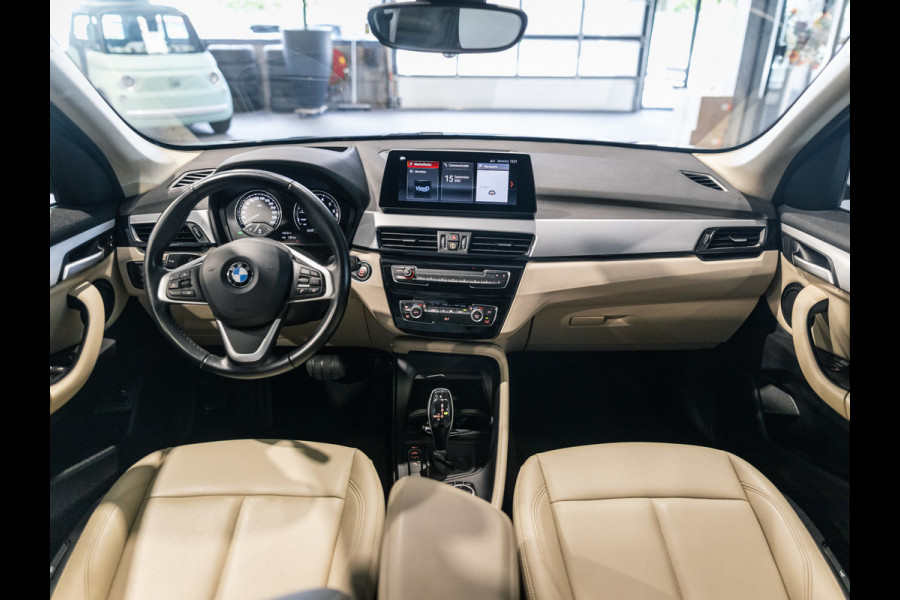 BMW X1 sDrive20i 190pk Executive X-Line | Facelift | Panorama | Camera | HUD | Leder beige | Camera | NAP