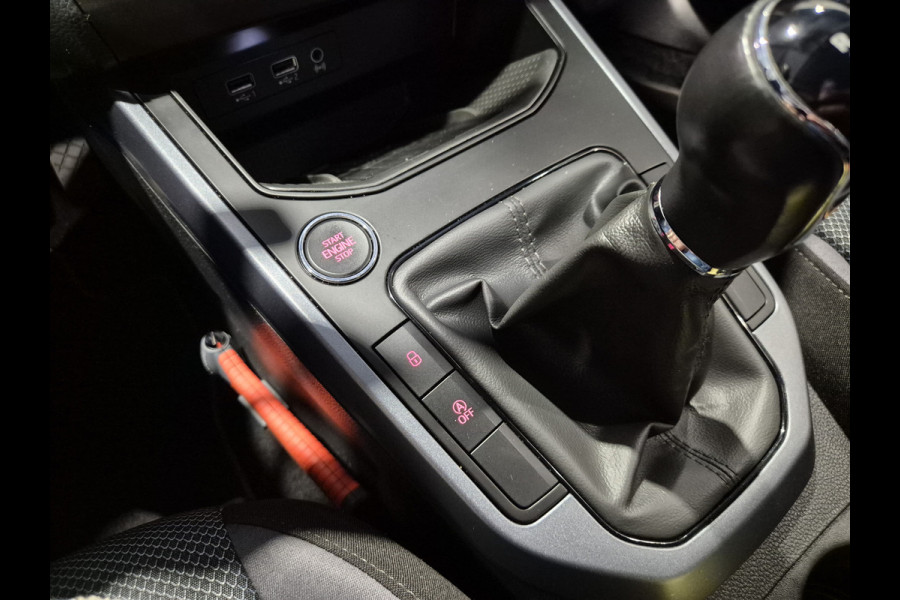 Seat Arona 1.0 TSI Style Business Intense Two-tone | Trekhaak | Navigatie | Digitaal dashboard | Carplay-Android