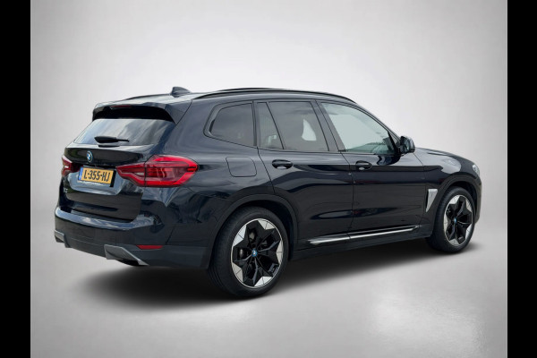 BMW iX3 High Executive 80 kWh M-pakket SOH 96% (1e eig, NL-auto, Dealer OndH, Panoramadak, Navi Pro, Camera, H&K, Autopilot, Etc))