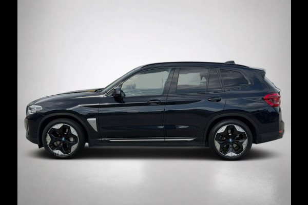 BMW iX3 High Executive 80 kWh M-pakket SOH 96% (1e eig, NL-auto, Dealer OndH, Panoramadak, Navi Pro, Camera, H&K, Autopilot, Etc))